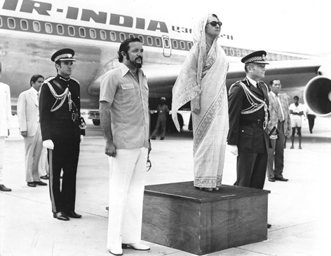 President Mancham welcoming the late Prime Minister Indira Ghandi of India.